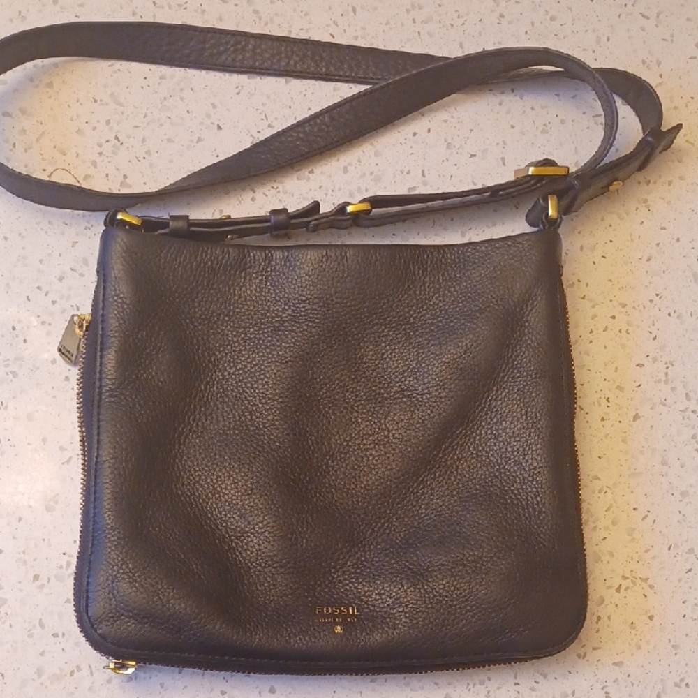 Fossil Black Crossbody Bag with Adjustable Strap and Flap Closure